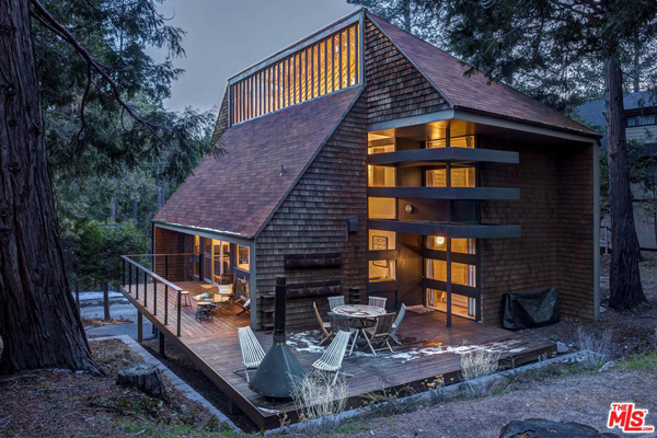 1960s Michael Black-designed Ferber House in Lake Arrowhead, California, USA