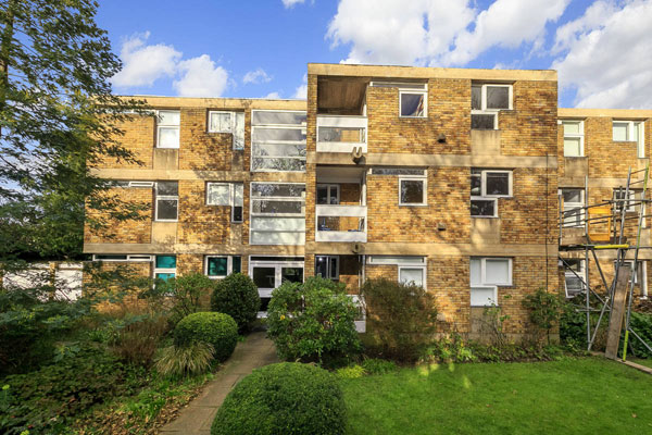 Apartment in the 1950s Stirling & Gowan Langham House Close in Richmond, Surrey