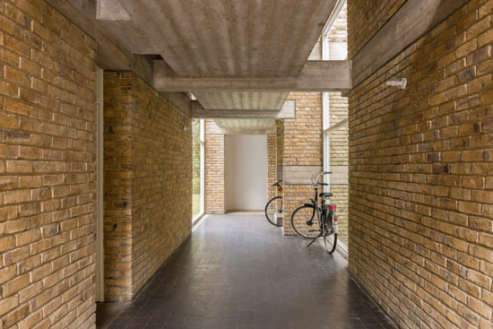 Apartment in Stirling & Gowan’s 1950s Langham House Close in Richmond, London TW10