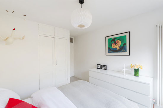 Apartment in Stirling & Gowan’s 1950s Langham House Close in Richmond, London TW10