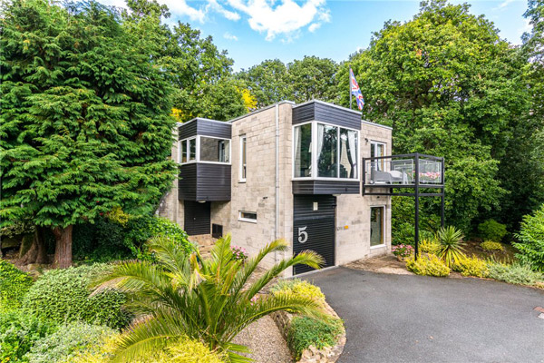 1970s modernist property in Leeds, West Yorkshire