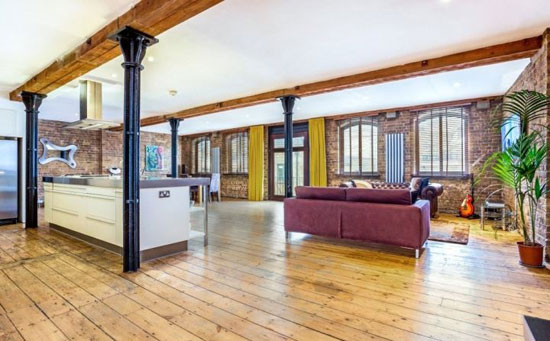 Grade II-listed conversion: Limehouse Wharf apartment in London E14