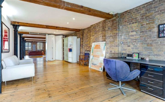 Grade II-listed conversion: Limehouse Wharf apartment in London E14