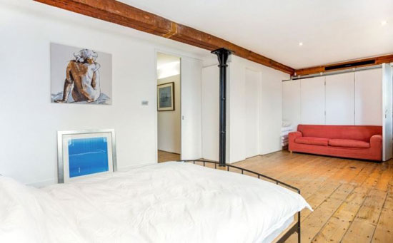 Grade II-listed conversion: Limehouse Wharf apartment in London E14
