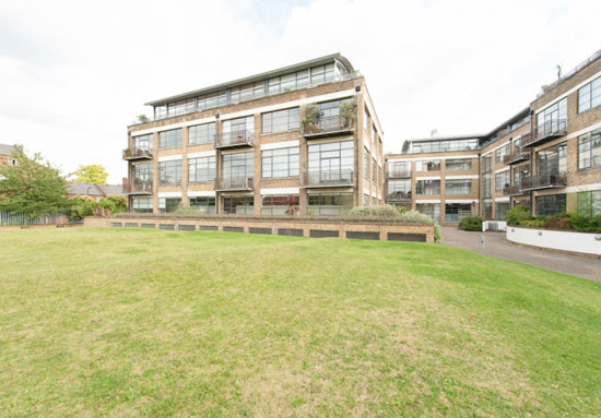 loft2 Three-bedroom penthouse at Chiswick Green Studios, London W4