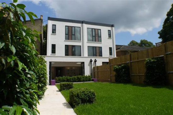 lon1 Four-bedroom contemporary modernist semi-detached house in London SE15
