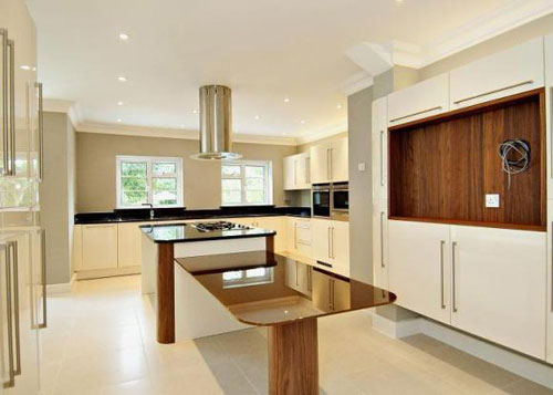 lou3 Refurbished four-bedroom art deco property in Loughton, Essex