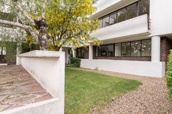 Two-bedroom apartment in the Berthold Lubetkin-designed grade I-listed Highpoint building in London N6