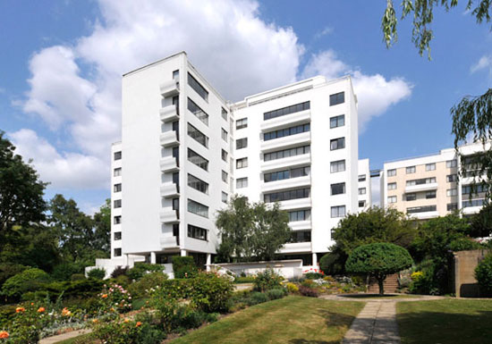 lub1 Two bedroom flat in the 1930s Berthold Lubetkin-designed Highpoint building, Highgate Village, London N6