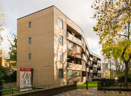 Two-bedroom flat on the Berthold Lubetkin-designed Spa Green Estate in Clerkenwell, London EC1