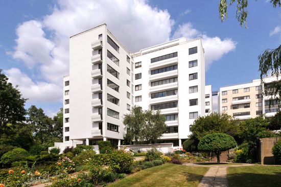 On the market: Two-bedroom apartment in the Berthold Lubetkin-designed grade I-listed Highpoint building in London N6