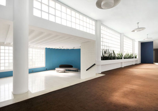 lub2 Two bedroom flat in the 1930s Berthold Lubetkin-designed Highpoint building, Highgate Village, London N6