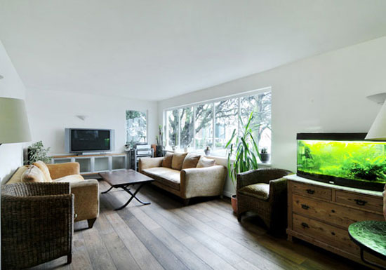 lub3 Two bedroom flat in the 1930s Berthold Lubetkin-designed Highpoint building, Highgate Village, London N6
