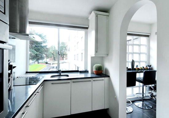 Two bedroom flat in the 1930s Berthold Lubetkin-designed Highpoint building, Highgate Village, London N6