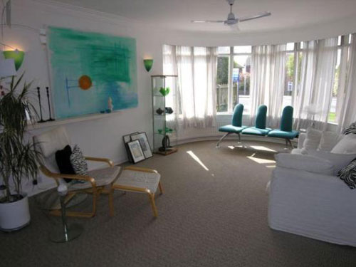 luton2 1930s six-bedroomed art deco house in Luton, Bedfordshire