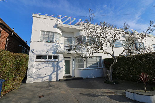 1930s grade II-listed art deco property in Lytton Close, London N2