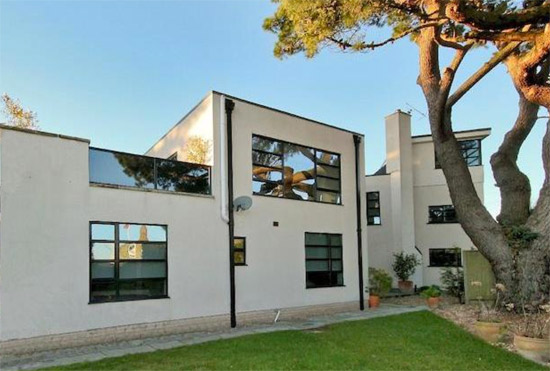 Five-bedroom contemporary modernist property in Lymington, Hampshire