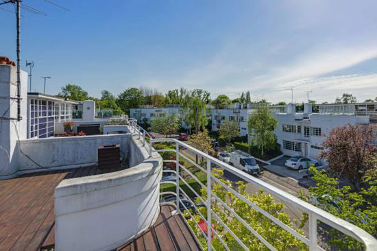 1930s grade II-listed art deco property in Lytton Close, London N2