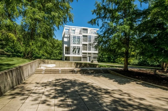 Dirk Lohan-designed modernist property in Ada, Michigan, USA