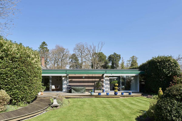 1970s Michael Manser midcentury modern house in Finchampstead, Berkshire