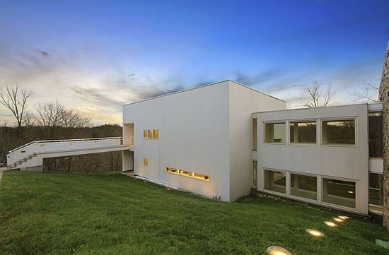 Richard Meier-designed Orchard Hill modernist property in Mount Kisco, New York, USA