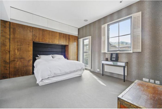 Three-bedroom mews conversion in London W11