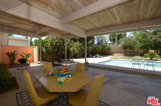 1950s Palmer & Krisel-designed midcentury modern property in  Northridge, California, USA