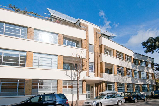 mic1 Three-bedroom loft apartment in 1930s Mica House, Barnsbury Square, Islington, London N1