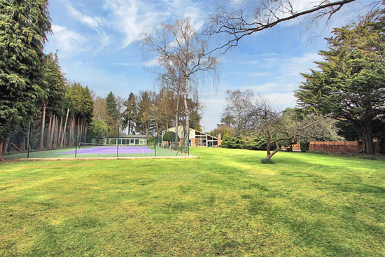 1960s midcentury modern house in Woodham, Surrey