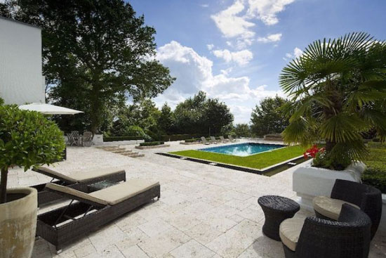 millhill3 D E Harrington-designed The Whitehouse 1930s modernist property in Mill Hill, London NW7