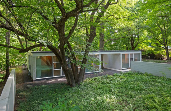 1950s Ralph Rapson-designed modernist property in Chanhassen, Minnesota, USA