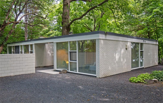 1950s Ralph Rapson-designed modernist property in Chanhassen, Minnesota, USA