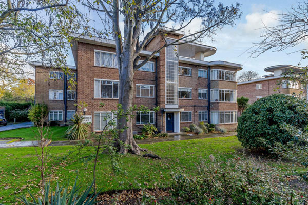 1930s art deco apartment in Kingfisher Court, East Molesey, Surrey