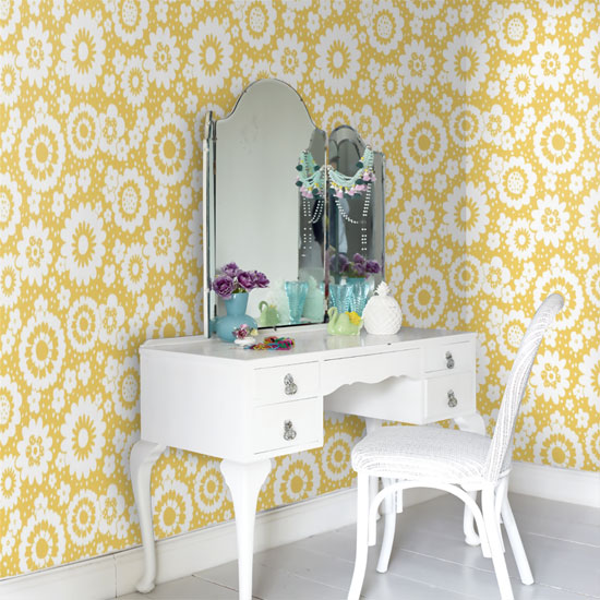 Design spotting: 1960s-style Mod Meadows wallpaper by Layla Faye