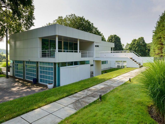 1980s four-bedroom modernist property in Lloyd Harbor, New York state, USA