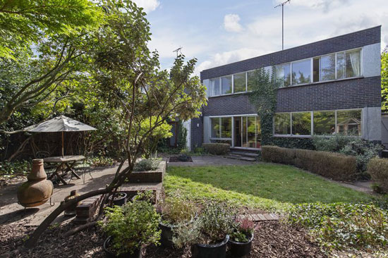 1960s modern house in Kenwood, London N6