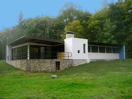modernist1 1960s Le Corbusier-inspired modernist property in Gatinais-Orleans, central France