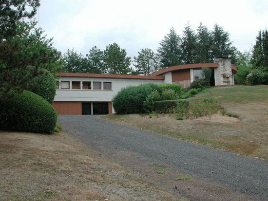 1960s modernist property in Proche, near Moussac, southern France