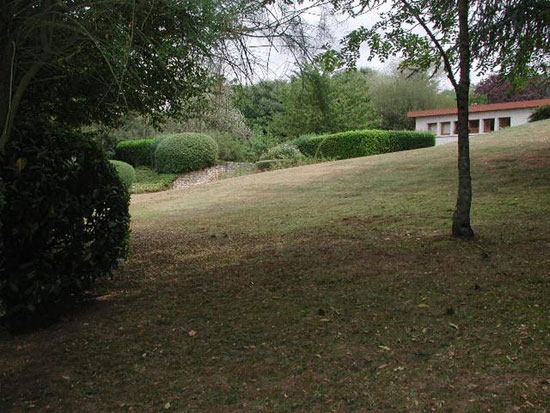 1960s modernist property in Proche, near Moussac, southern France