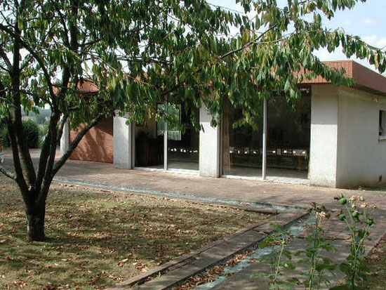 1960s modernist property in Proche, near Moussac, southern France