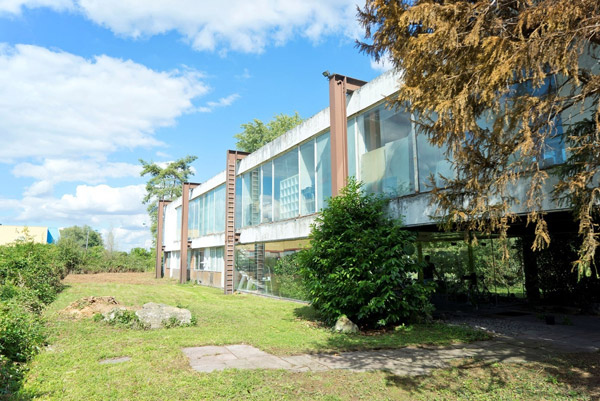 1960s Carl Andre modernist property in Nogent-sur-Oise, northern France