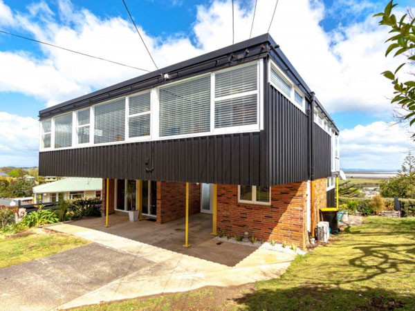 1950s Rigby Mullan midcentury modern house in Thames, New Zealand