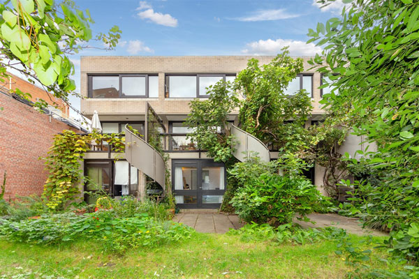 1960s Neave Brown modern townhouse in London N19