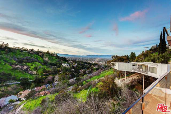 Hillside modernism: 1960s Richard Neutra-designed modernist property in Sherman Oaks, California, USA
