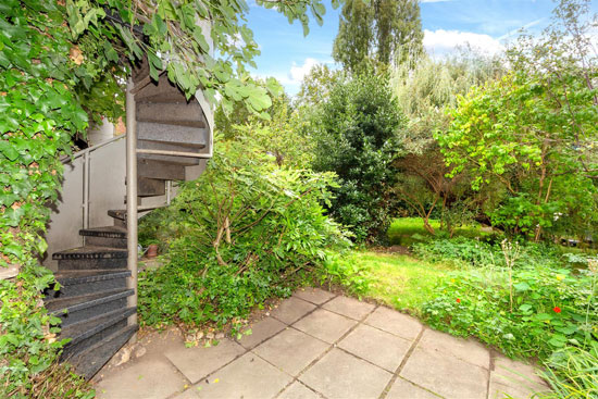 1960s Neave Brown modern townhouse in London N19