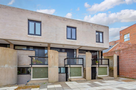 1960s Neave Brown modern townhouse in London N19