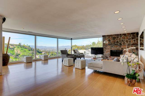 Hillside modernism: 1960s Richard Neutra-designed modernist property in Sherman Oaks, California, USA