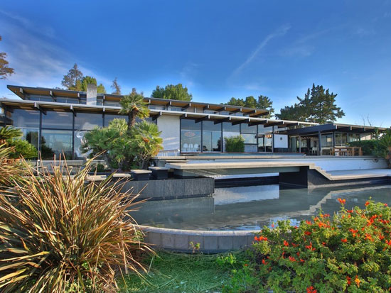 1970s Richard and Dion Neutra-designed modernist property in Tarzana, California, USA