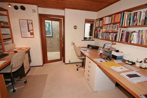 nest5 1960s J Roy Parker-designed Colonus four-bedroomed house in Neston, Cheshire