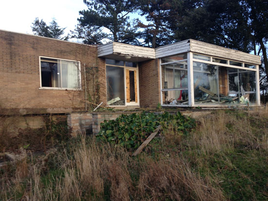 Now derelict: 1960s midcentury modern property in Newark, Nottinghamshire